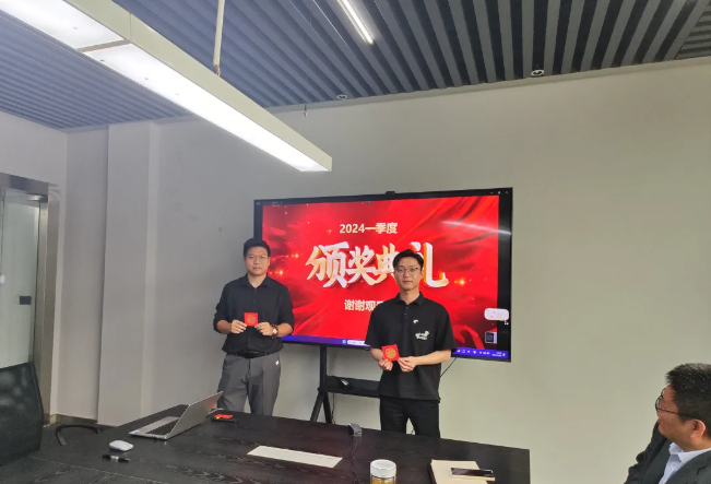 伟德体育官网风管销售中心员工一季度颁奖